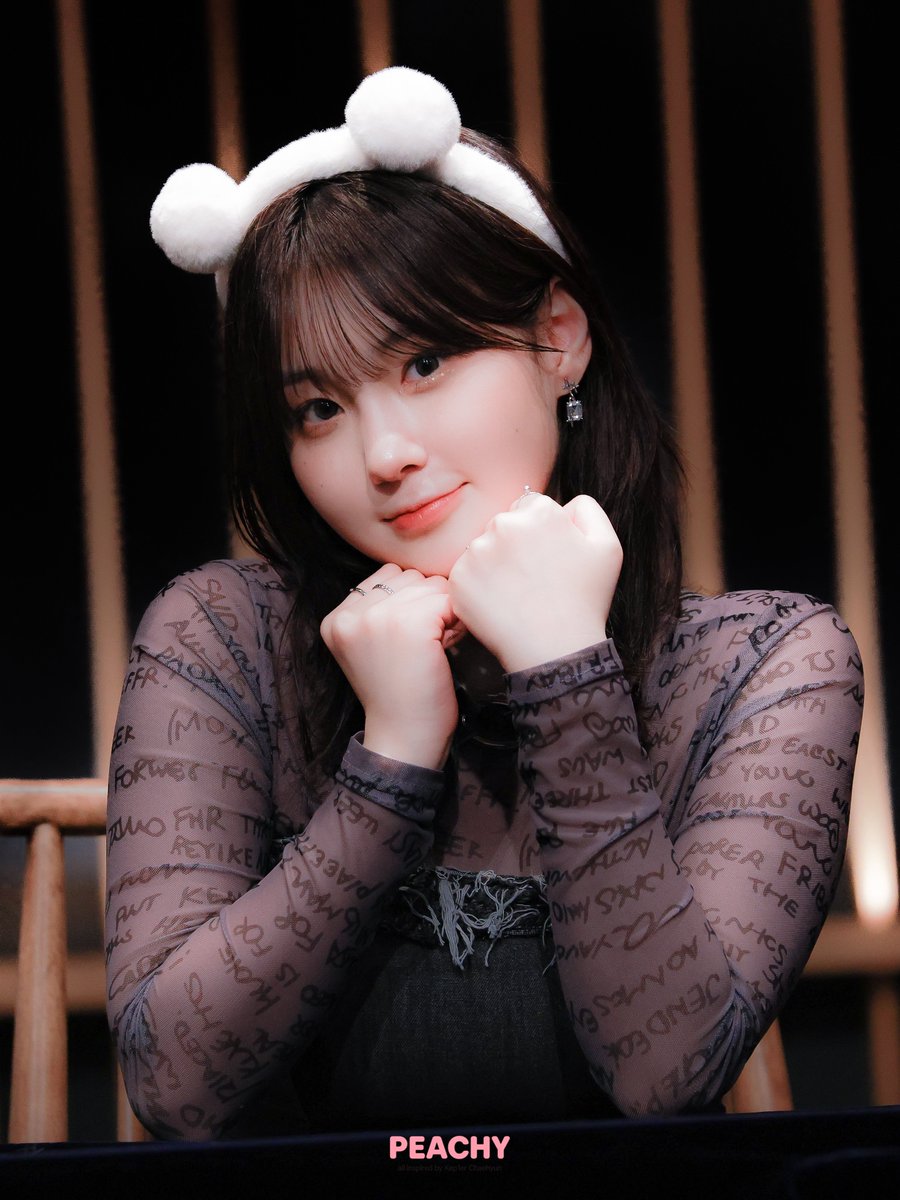 ᴘᴇᴀᴄʜʏ tweet media