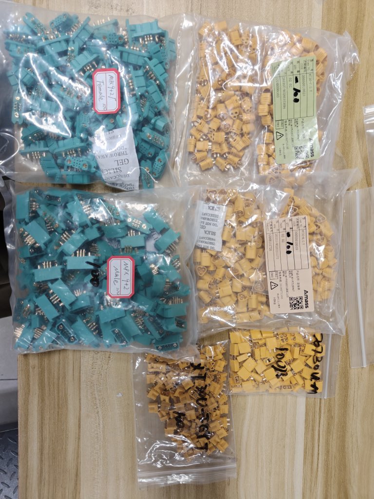 lily54210220's tweet image. Is Any1 familiar with it?
MT30 Connector – AMASS Series

✅ 15A rated | 500V
✅ 3-pin design – gold-plated contacts
✅ Light weight &amp;amp; compact

Perfect for:
✈️ RC planes &amp;amp; jets
🖨️ 3D printed aircraft
🚁 Drones &amp;amp; VOTL 
🔋  Servo &amp;amp; ESCs

#MT30 #AMASS #RCPlane #3DPrintedPlane