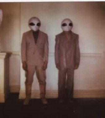 yzyjohnny tweet media