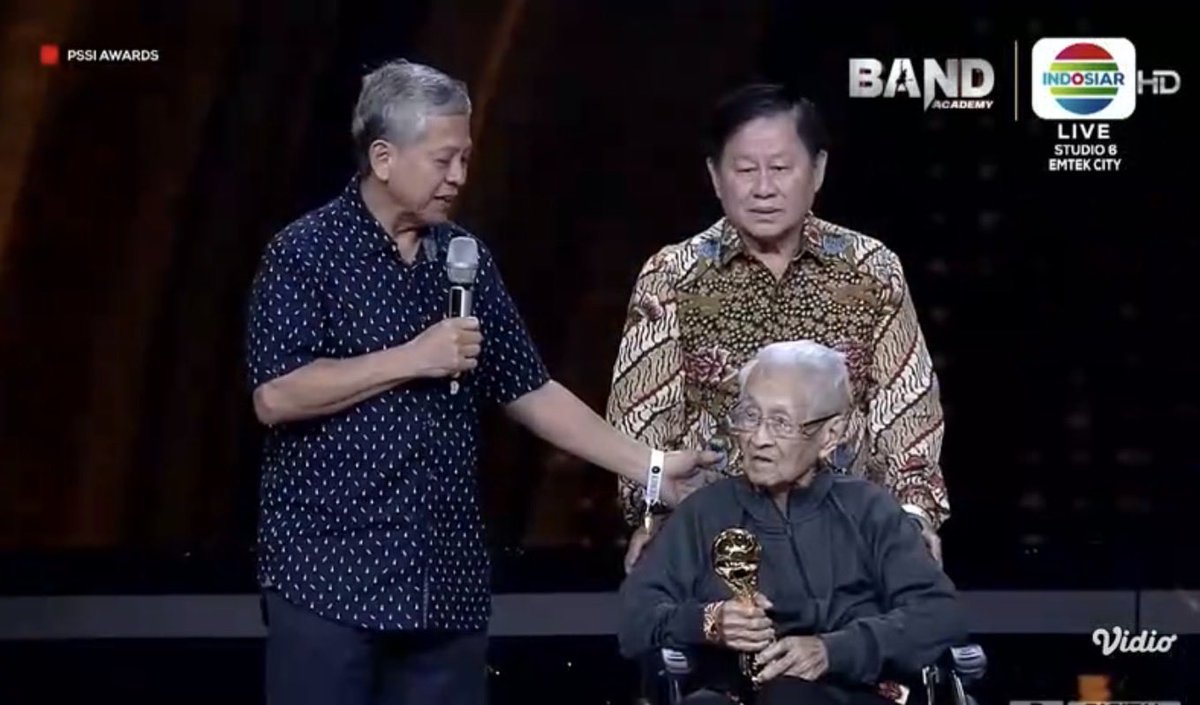 The Wall Pass Journal tweet media