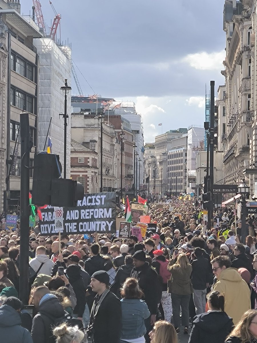 Stand Up To Racism tweet media