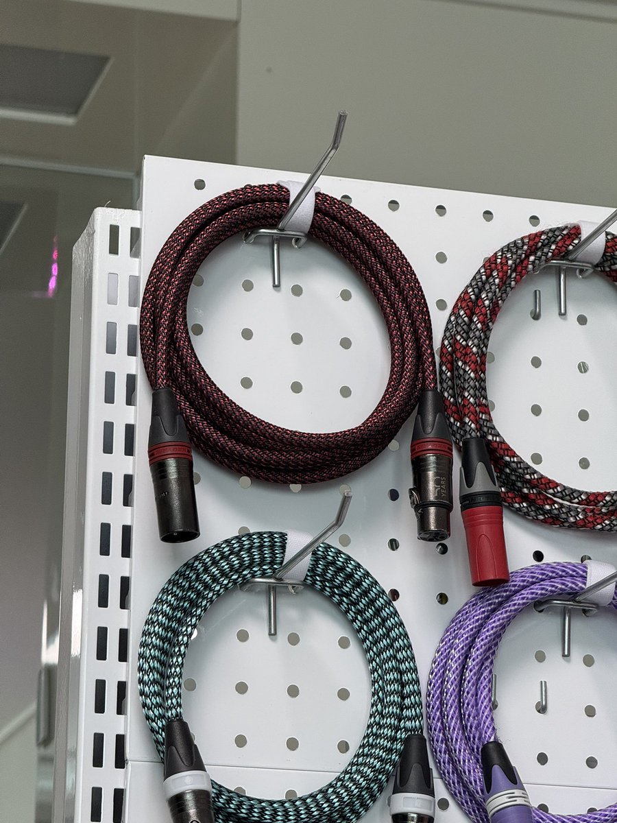 네롤리 tweet media