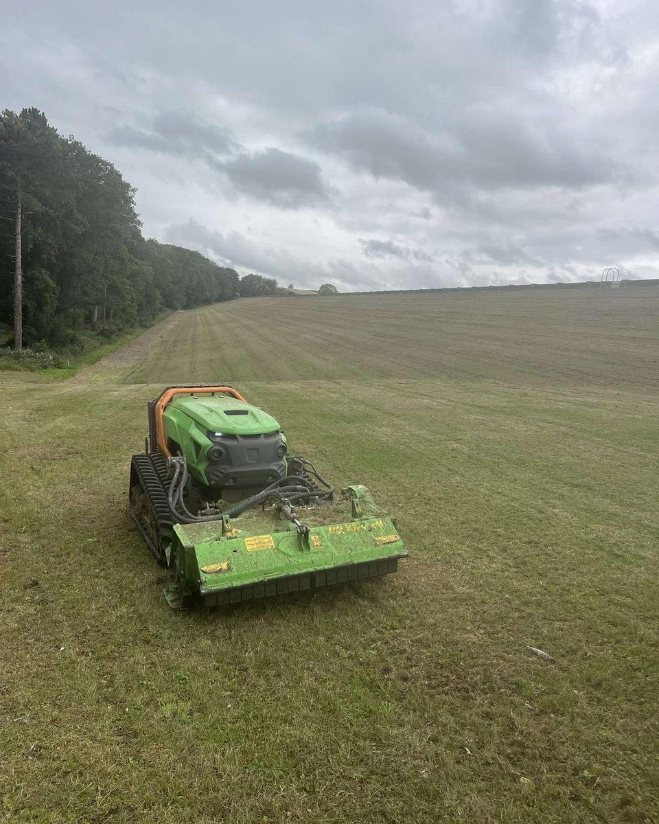 LtdCountryside's tweet photo. This is one job where you really get your steps in for the day.🚶‍♂️🥾🥾
Bank mowing using the #greenclimber at a local reservoir.
 #greenclimberlv600 https://t.co/uylHY2qMPK
