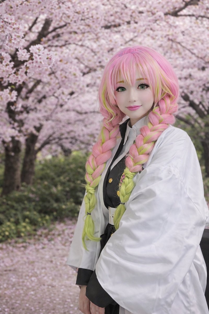 ellen_939's tweet photo. #鬼滅の刃
#甘露寺蜜璃

チャッピーに背景桜にしてもらったよ
写真は数年前のハロウィンライブでのコスプレ

ライブといえば、4月19日(日)に梅田でするよ🎤
コスプレはしないけど、きてくれると嬉しい🥹
バンド名→アンリミテッドコード https://t.co/VMXD2FdQaD