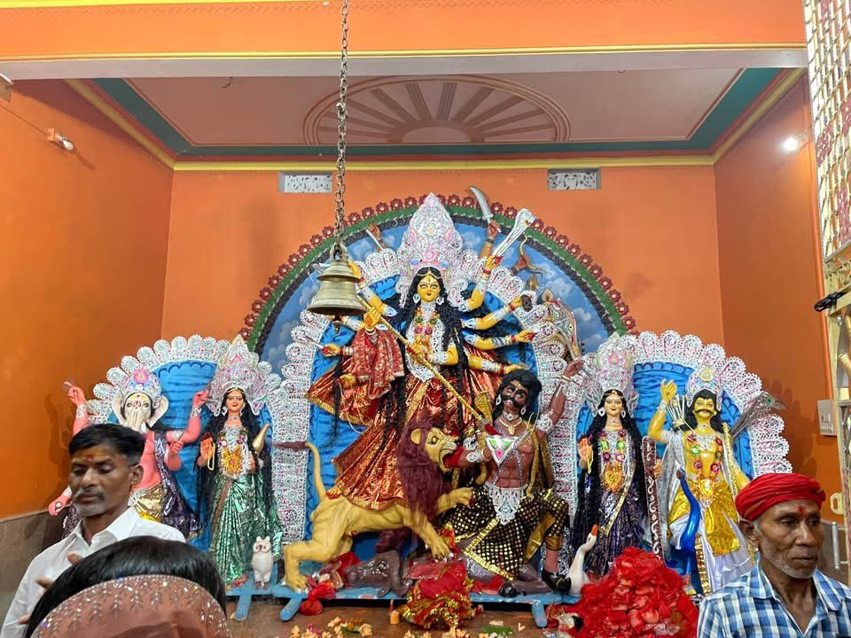 Ershailendrabjp's tweet image. आशाटोल, महवागढ़ में ग्रामवासियों के साथ माँ दुर्गा का आशीर्वाद प्राप्त कर आत्मीय वातावरण में समय व्यतीत किया।

इस दौरान ग्रामवासियों से संवाद कर उनका स्नेह एवं अपनापन मिला, जो सदैव प्रेरणा देता है।

#Ashaatol #MaaDurga #Ashirwad #JanSamvaad #Bihar