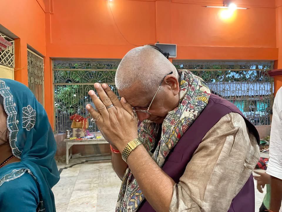 Ershailendrabjp's tweet image. आशाटोल, महवागढ़ में ग्रामवासियों के साथ माँ दुर्गा का आशीर्वाद प्राप्त कर आत्मीय वातावरण में समय व्यतीत किया।

इस दौरान ग्रामवासियों से संवाद कर उनका स्नेह एवं अपनापन मिला, जो सदैव प्रेरणा देता है।

#Ashaatol #MaaDurga #Ashirwad #JanSamvaad #Bihar