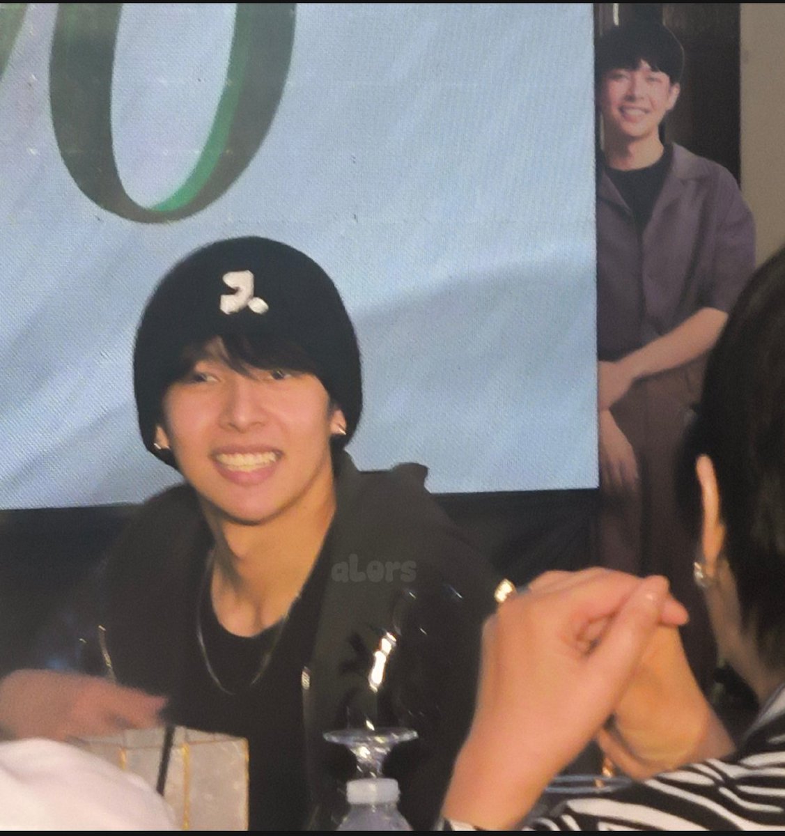 aLörs ni justin 🍎💫 tweet media