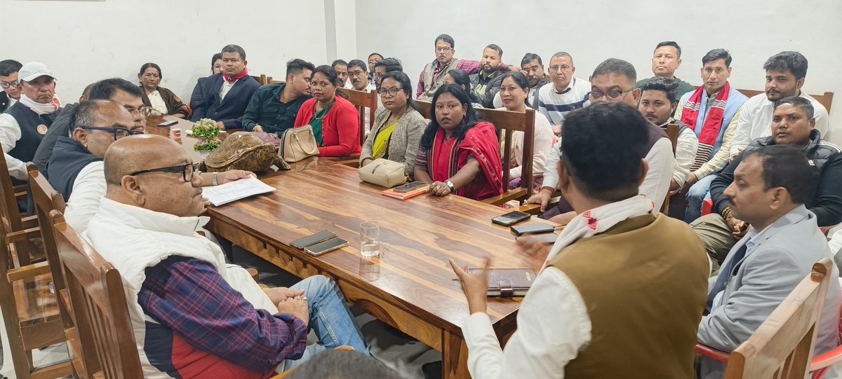 📍 बोकाखाट विधानसभा, असम

बोकाखाट में 30 मार्च को प्रस्तावित आदरणीय राष्ट्रीय अध्यक्ष श्री <a href="/NitinNabin/">Nitin Nabin</a> जी की जनसभा के निमित्त आयोजित व्यवस्था समीक्षा बैठक में काजीरंगा लोकसभा के प्रवासी प्रभारी एवं छत्तीसगढ़ के माननीय वित्त मंत्री आदरणीय श्री ओ. पी. चौधरी जी का मार्गदर्शन प्राप्त