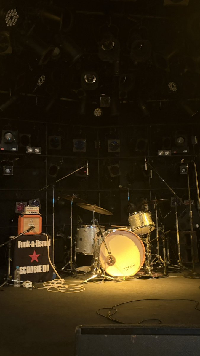 ym_xtr's tweet photo. スクービー
Funk-a-lismo! vol.16
ファイナル@渋谷クアトロ
いいツアーだったな
アルバム曲は回を増すごとに広がりを増し、日替り曲は何が出るかなのドキドキ感
メンバーからのお話にほんわかしたし、後半畳み掛けはサウナ以上の整い感
満員のクアトロで4人の堂々たる勇姿に胸が熱くなった https://t.co/BpeMPEKaBJ