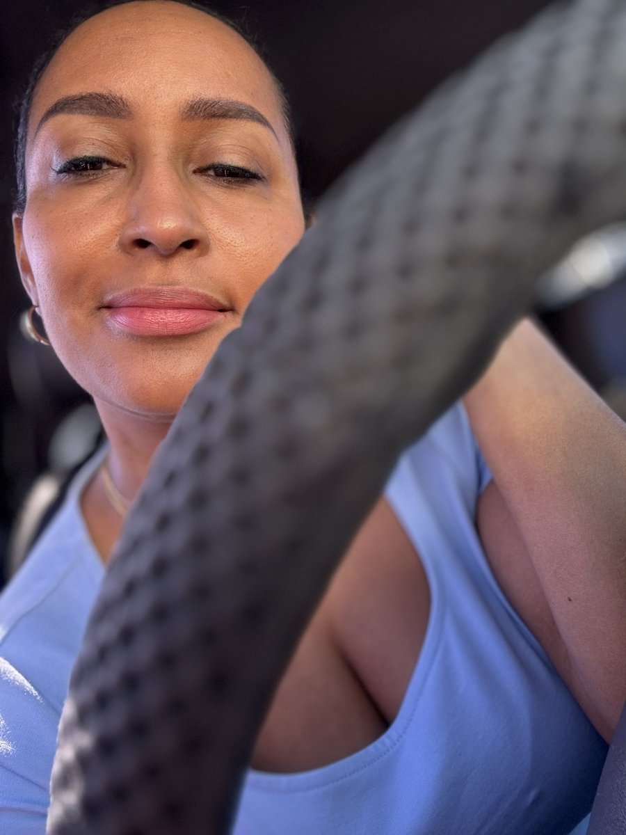 Nofret Perez  tweet media