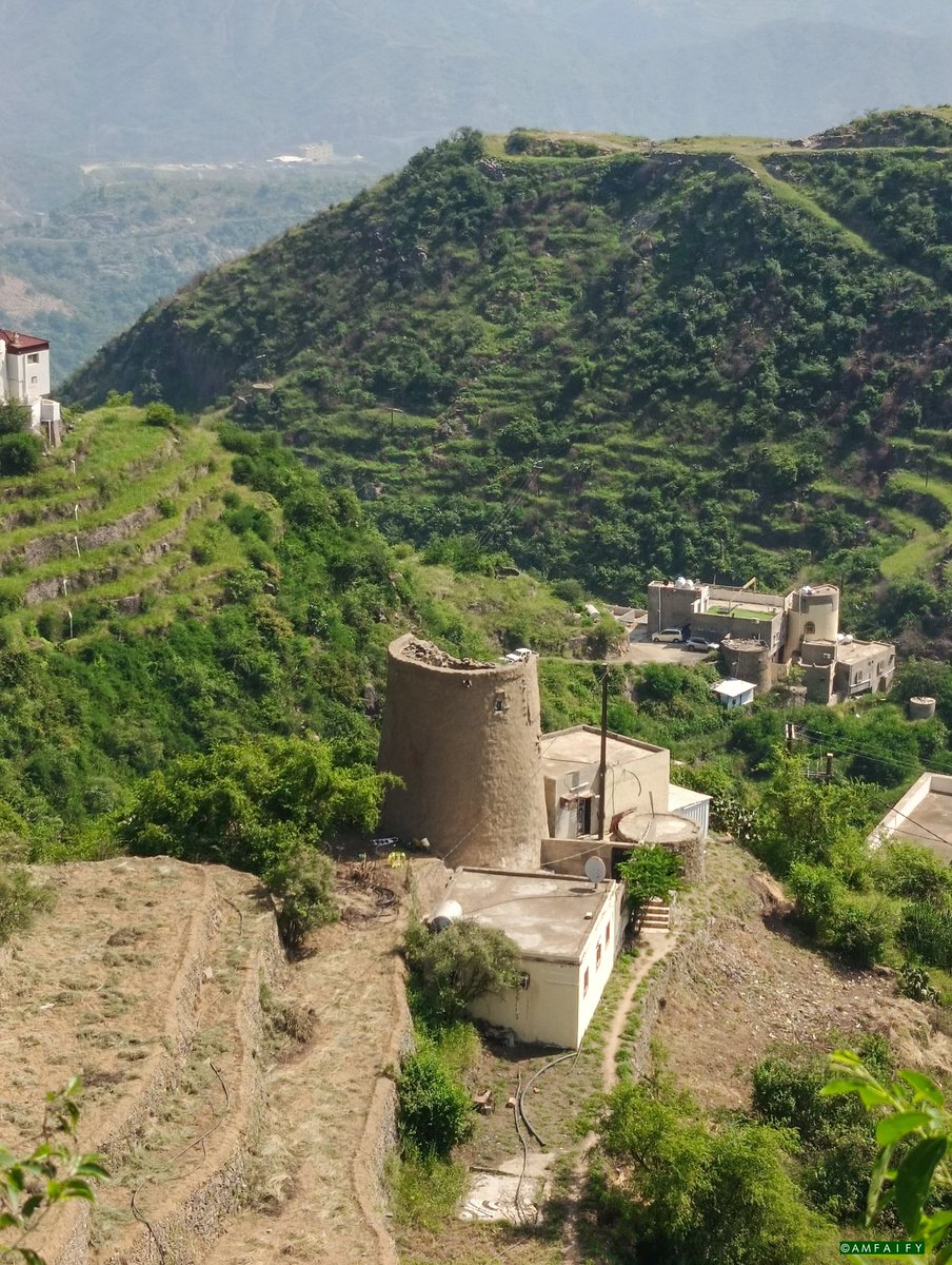 amfaify's tweet photo. بين عراقة الماضي وسحر الطبيعة، تتربع جبال فيفاء كلوحة فنية تنبض بالحياة، حاملةً في طياتها حكايات الأجداد وعبق التاريخ الأصيل.
#جبال_فيفاء
#السياحة_في_السعودية
@HashKSA @SaudiMagazine @welcome_saudi @Saudi_MT @TheSaudiPost_En @TSP_Geographic @JazanTourism @chp_sa https://t.co/MtbUSBw1ZF