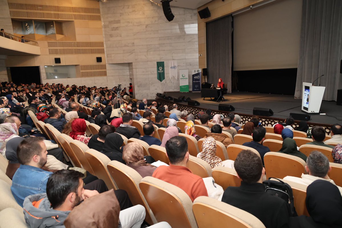 Evlilik ve Aile Gelişimi Akademimizin ilk dersinde, Merve Safa Likoğlu hocamızı dinledik.

Evli çiftlerin katılımıyla gerçekleştirdiğimiz programımıza ilgi gösteren ve katılan herkese gönülden teşekkür ediyoruz.