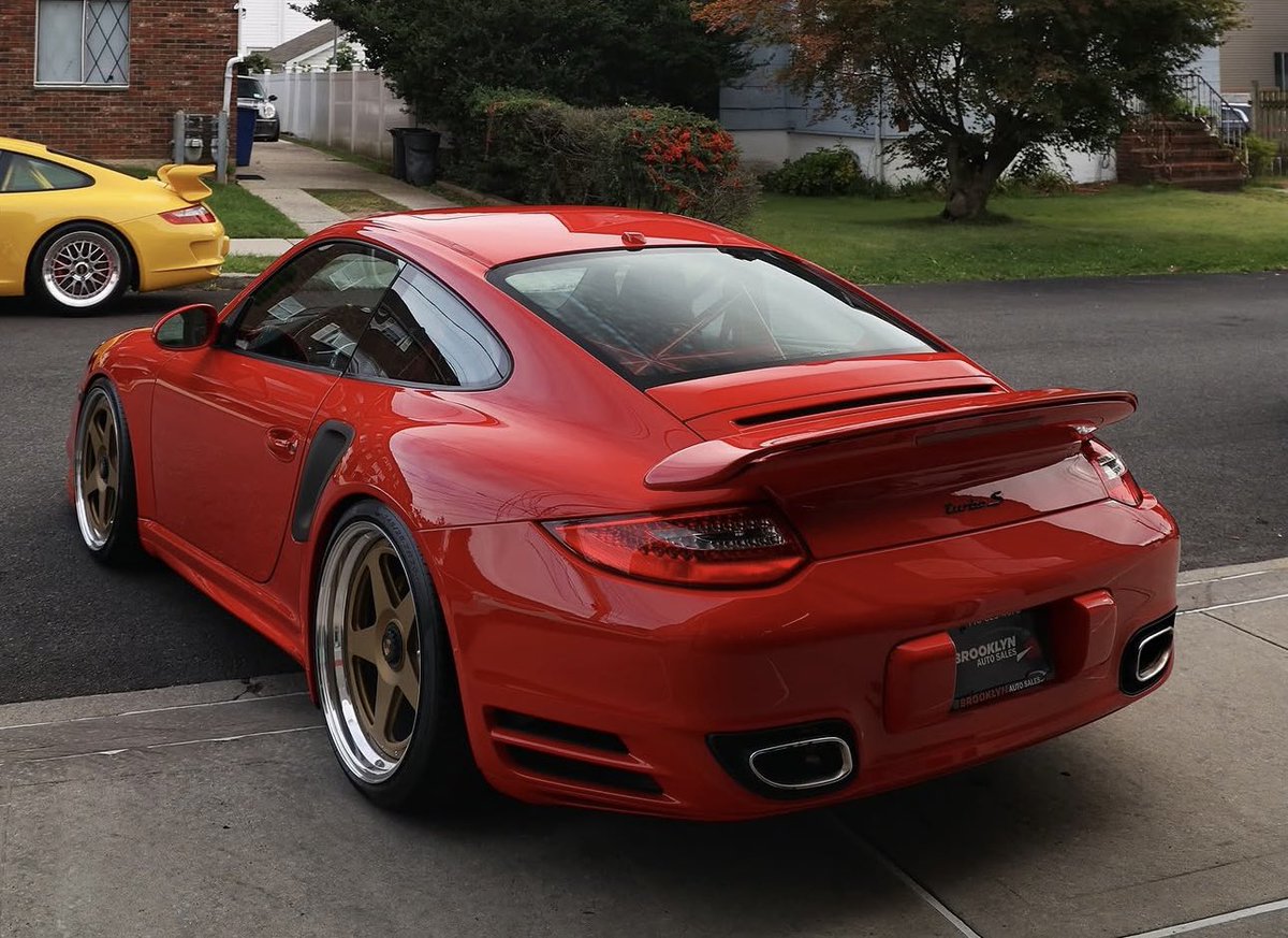 Porsche Club tweet media