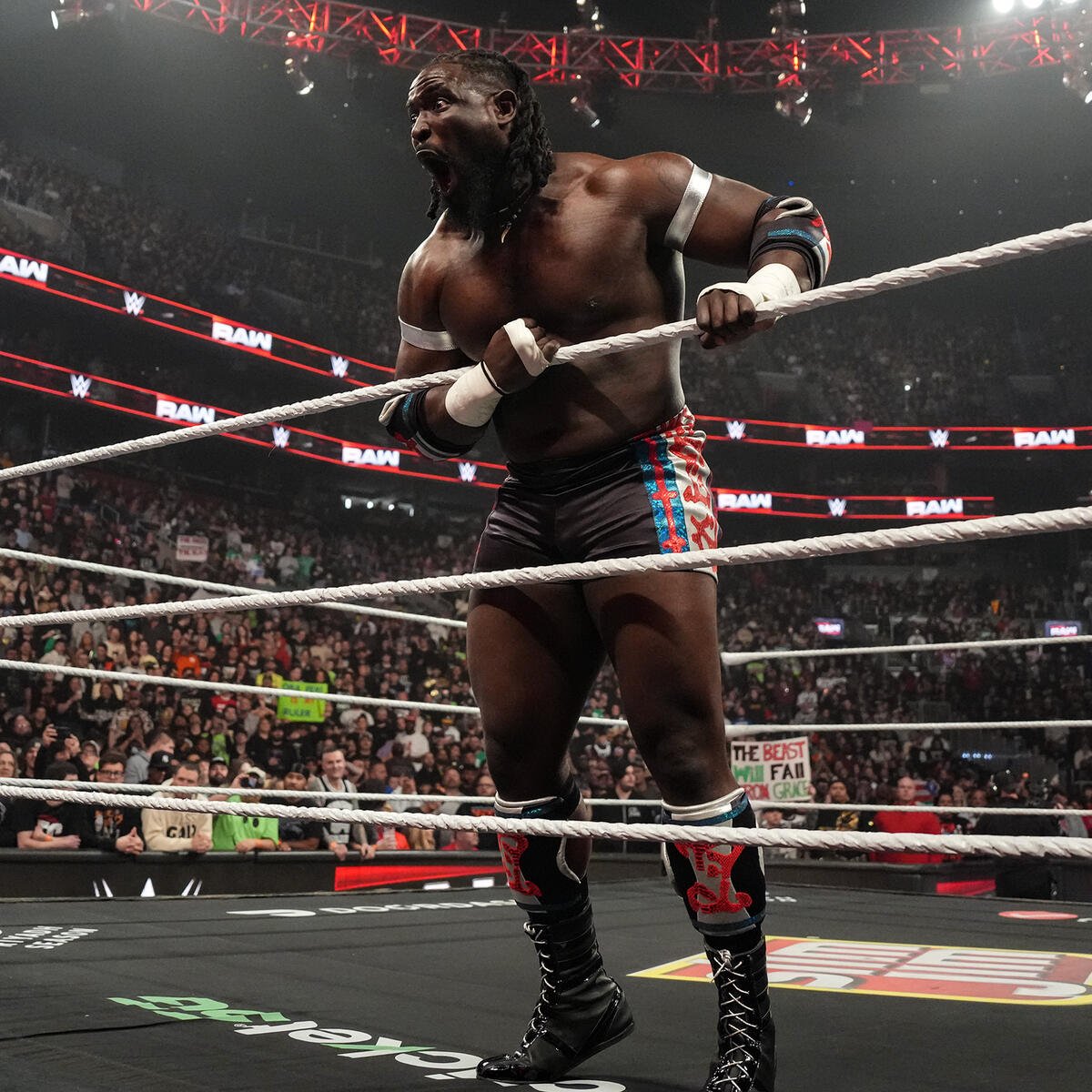 Exposing the IWC tweet media