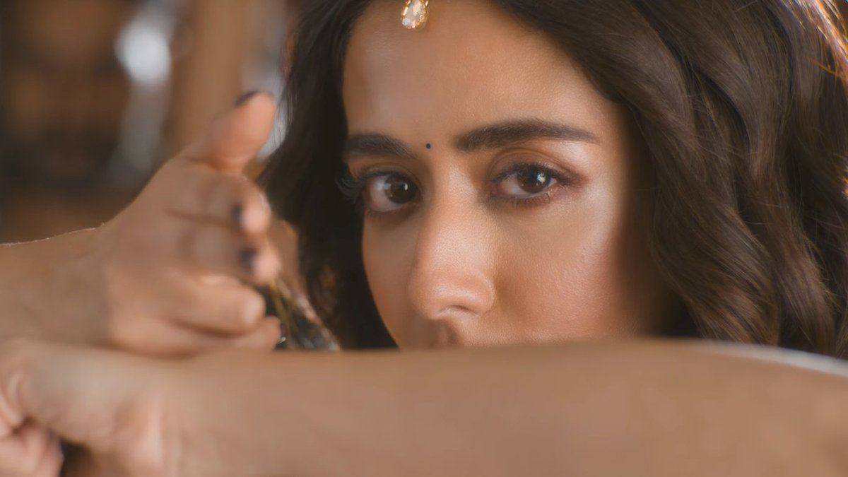 SaiKalyan_Offl's tweet image. Damn 😲Jonita 💃🏻🔥 

#JonitaGandhi absolutely smokin' hot 🔥