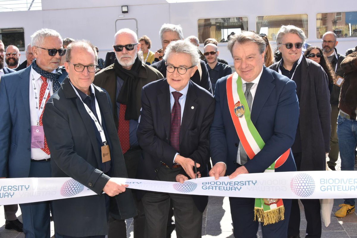 comunevenezia's tweet image. 🌎 Nel cuore della laguna nasce un nuovo spazio dedicato al futuro del pianeta!

🔬 #Venezia accoglie la nuova sede del Biodiversity Gateway, centro nevralgico del National Biodiversity Future Center (NBFC), pensato per unire ricerca, innovazione e divulgazione scientifica al