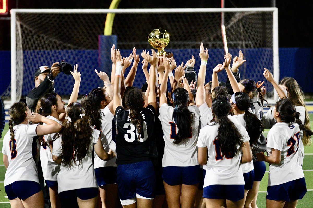 coffeethenhike's tweet photo. Big 2-0 win over The Woodlands last night! On to round 4! Way to go #3! #RunMustangsRun🐎 ⚽️ ❤️
cc: @ECNL_RL_08 https://t.co/oQxlNe8OBe