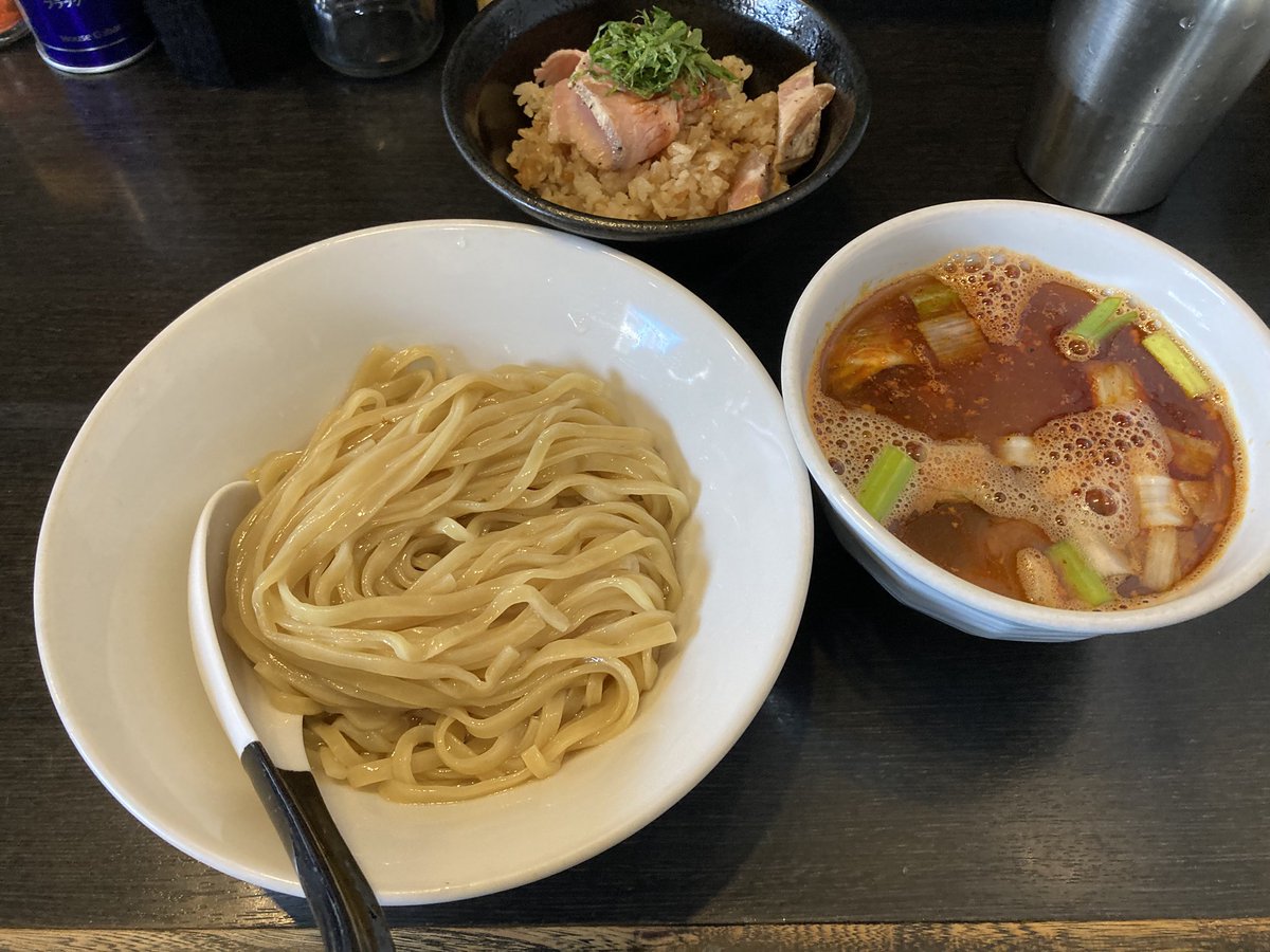 こうへい tweet media