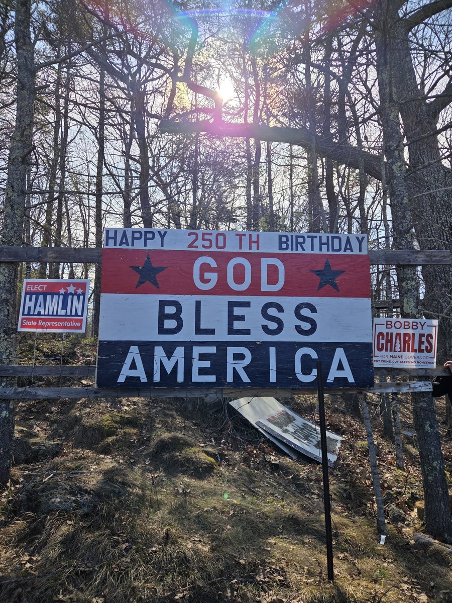 Beekeeping in Maine 🐝 🍯 🐝 tweet media