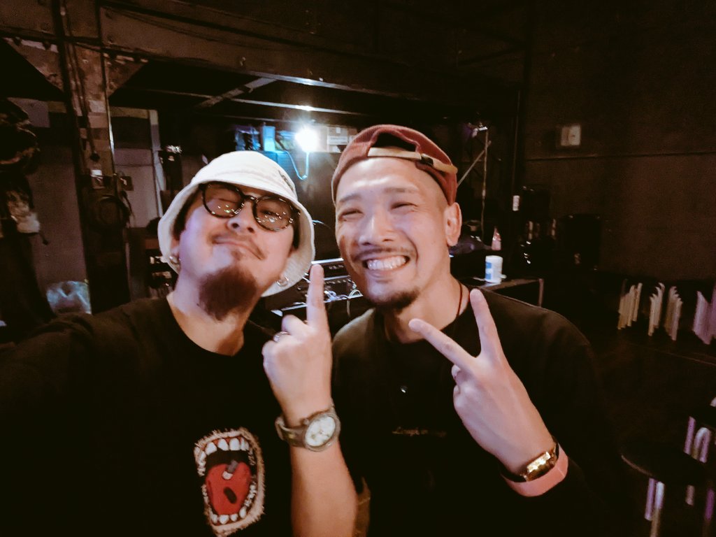 Shamo_bbmo's tweet photo. 無事に千葉に到着🔥
『unplugged mc battle』

いいEVENTだった🔥
いい経験をさせてもらった🤝
Sessionの雰囲気で全員がいい顔してたよ。。

素晴らしい👏
お客様、演者、エラー君、KMAの皆様お疲れ様でした🔥

まだまだこの灯を消さないように🔥

空廻おめでとう🎉

またアソビマショウ🤘 https://t.co/Nfr5zhEvZC