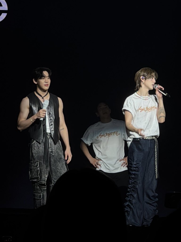 เอ็นดูความเกสใส่เสื้อเจ้าของคอน จบๆ555555555555555555

 #MarkTuanTheShapeOfYou_Macau