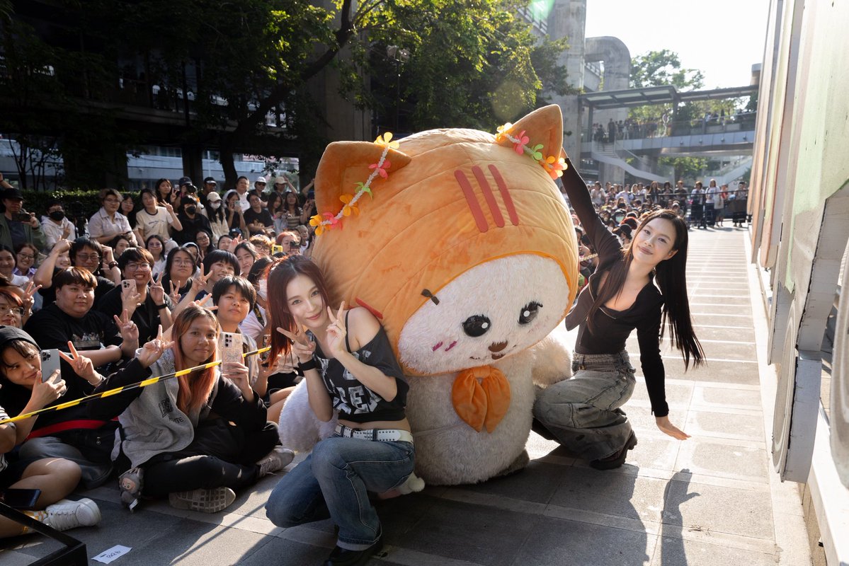 centralwOrld tweet media