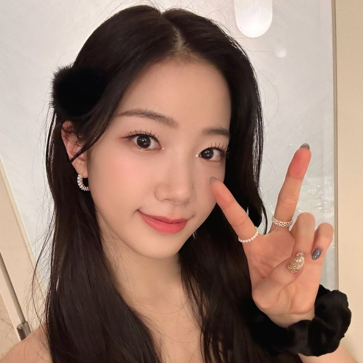 LESSERAFIM CHARTS tweet media