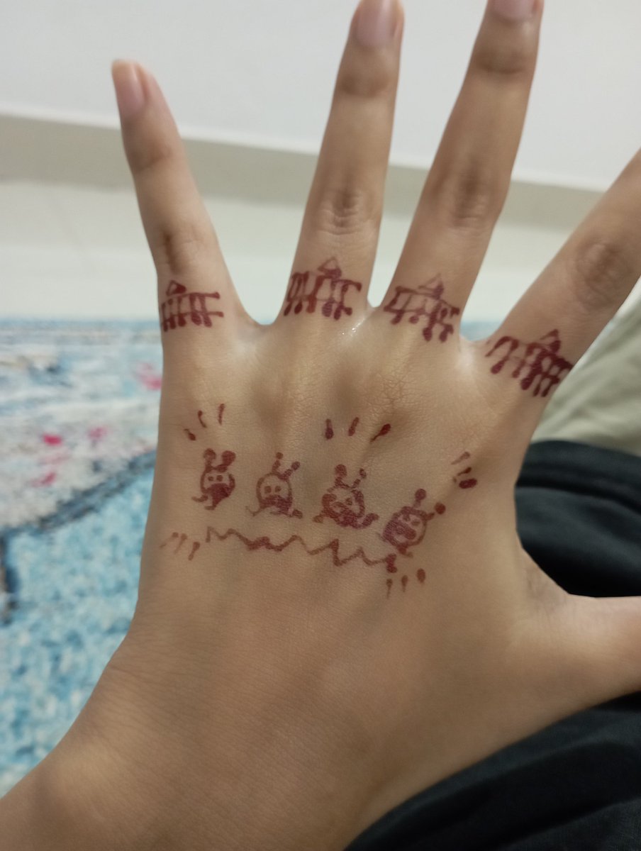 kitarorbit's tweet photo. did my henna :D https://t.co/rVuBxU85VL