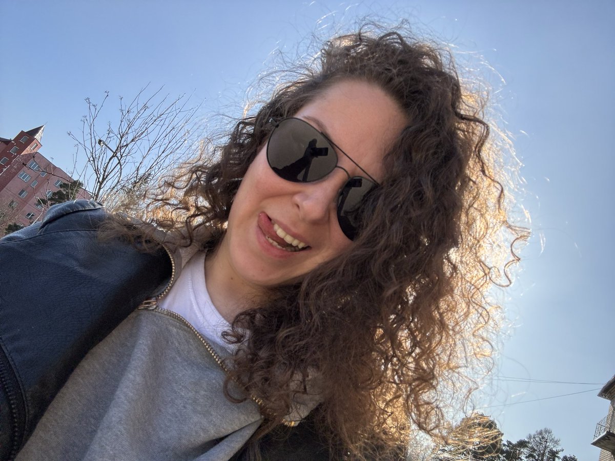 Давай перейдём на ты tweet media