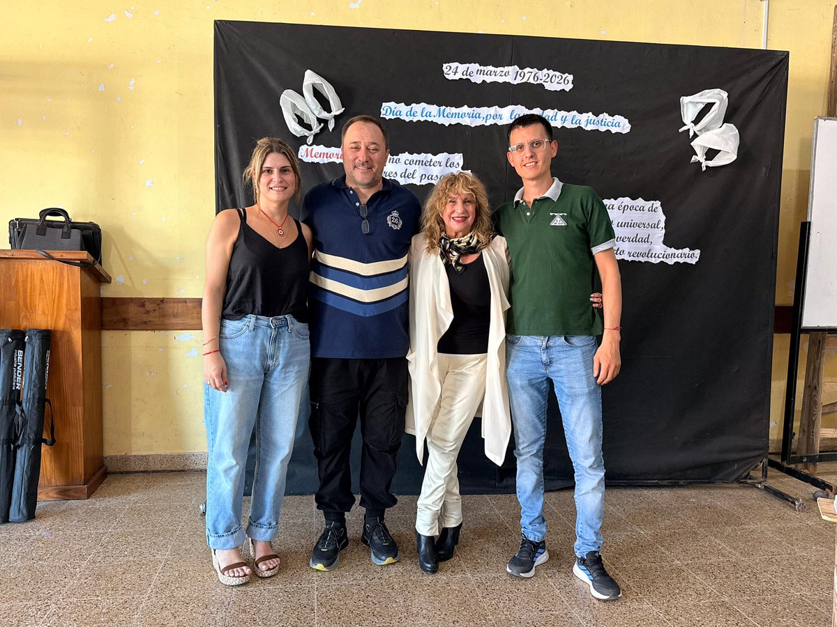 charomancini's tweet photo. 🗣️𝗝𝘂𝘃𝗲𝗻𝘁𝘂𝗱 𝗰𝗼𝗻 𝘃𝗼𝘇 𝗽𝗿𝗼𝗽𝗶𝗮

Hermosa jornada de oratoria en la Escuela Técnica N° 619 de Villa Ocampo 🙌🏻

Casi 200 jóvenes compartieron este espacio junto a la profesora y comunicadora Beatriz Maraude, con entusiasmo y muchas ganas de aprender.

Es la primera de muchas charlas que vamos a llevar este año por toda la región. 💪🏻🗣️

𝗔𝗽𝗼𝘀𝘁𝗮𝗿 𝗮 𝗹𝗮 𝗷𝘂𝘃𝗲𝗻𝘁𝘂𝗱 𝗲𝘀 𝗮𝗰𝗼𝗺𝗽𝗮𝗻̃𝗮𝗿𝗹𝗼𝘀 𝘆 𝗯𝗿𝗶𝗻𝗱𝗮𝗿𝗹𝗲𝘀 𝗵𝗲𝗿𝗿𝗮𝗺𝗶𝗲𝗻𝘁𝗮𝘀 𝗽𝗮𝗿𝗮 𝗰𝗿𝗲𝗰𝗲𝗿 𝗲𝗻 𝘀𝘂 𝗱𝛊́𝗮 𝗮 𝗱𝛊́𝗮. #𝗘𝗱𝘂𝗰𝗮𝗰𝗶𝗼́𝗻 #𝗝𝘂𝘃𝗲𝗻𝘁𝘂𝗱