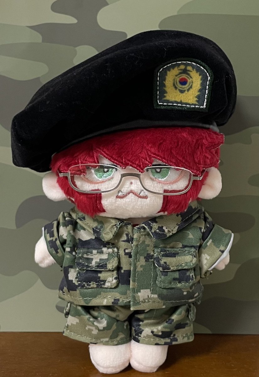 저의 최애라면 반드시 치뤄야 하는 통과의례가 있습니다 

바로
.
.
.
입대🫡