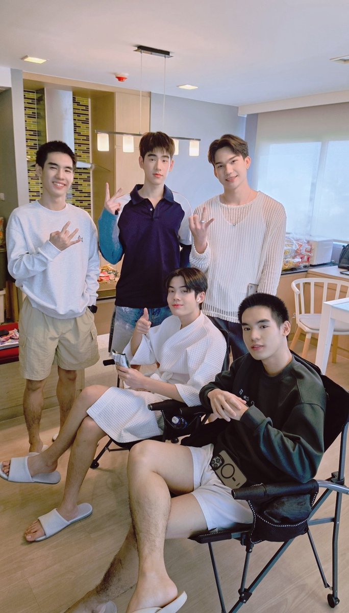 CLASS CRUSH CRISIS tweet media