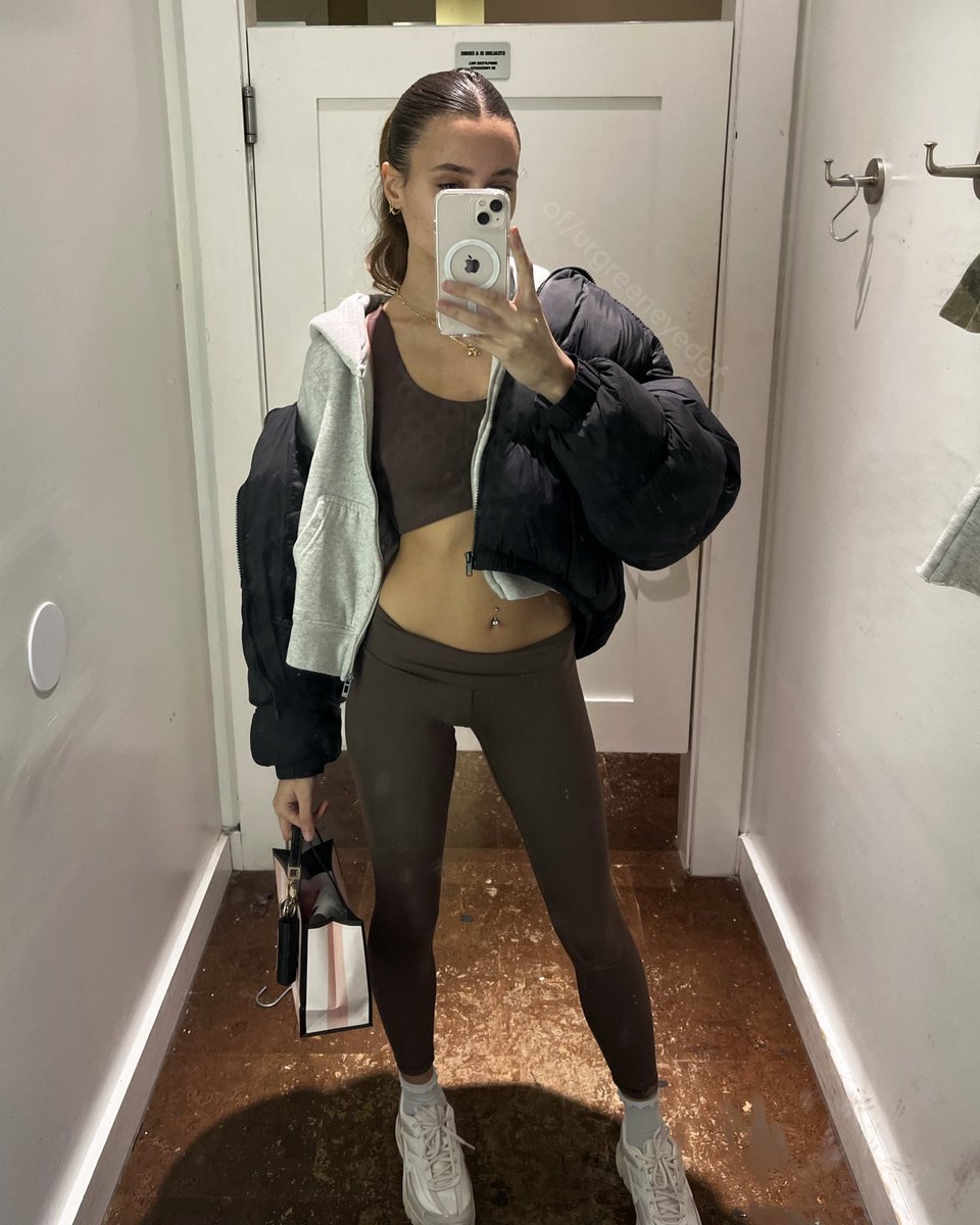 ☆ green eyed gf ☆ tweet media