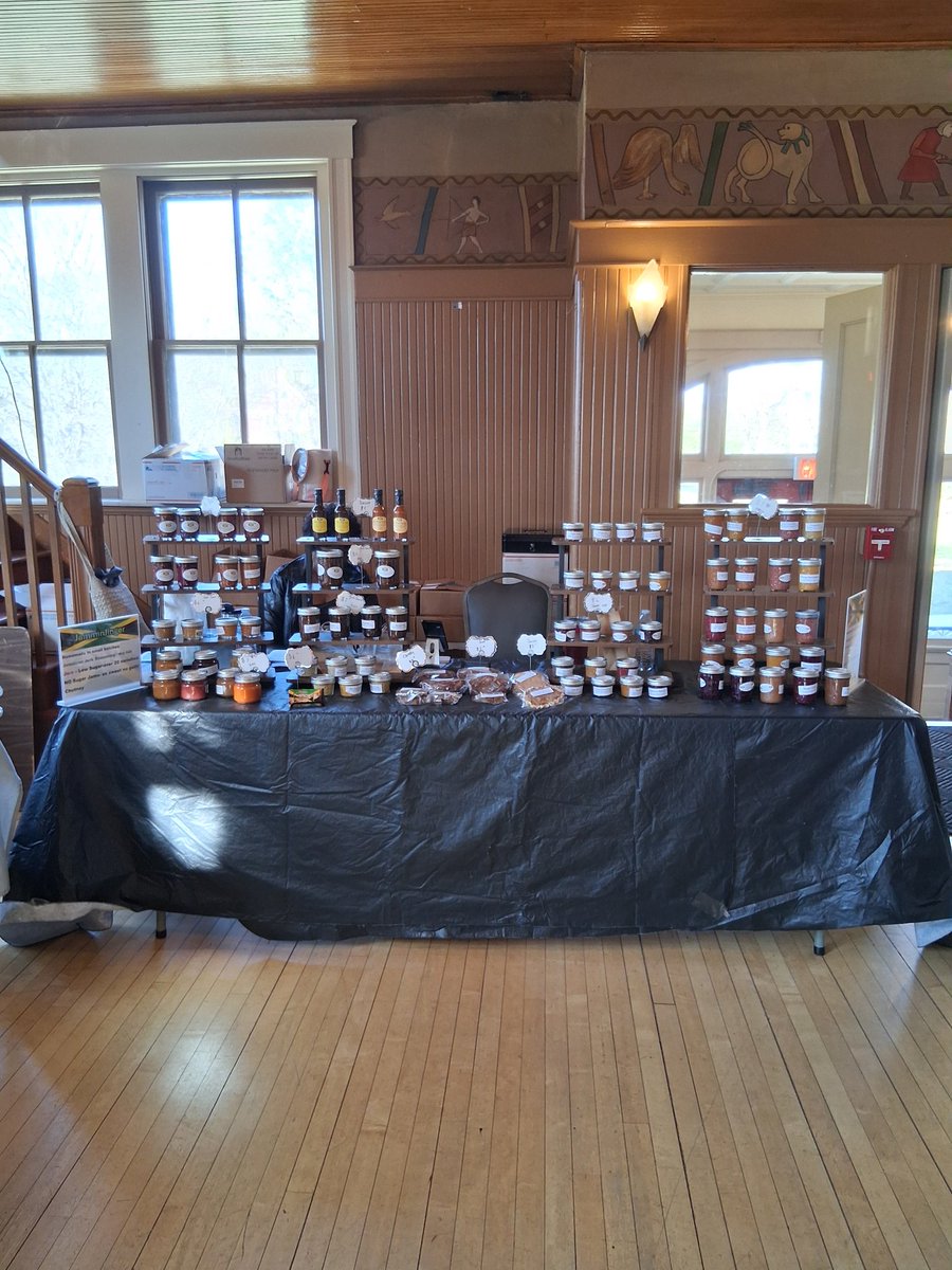Chaswi59's tweet photo. Jamminjinger,  down at the Kenosha Public Market.  New sauces,! https://t.co/ATVDMhbh0w