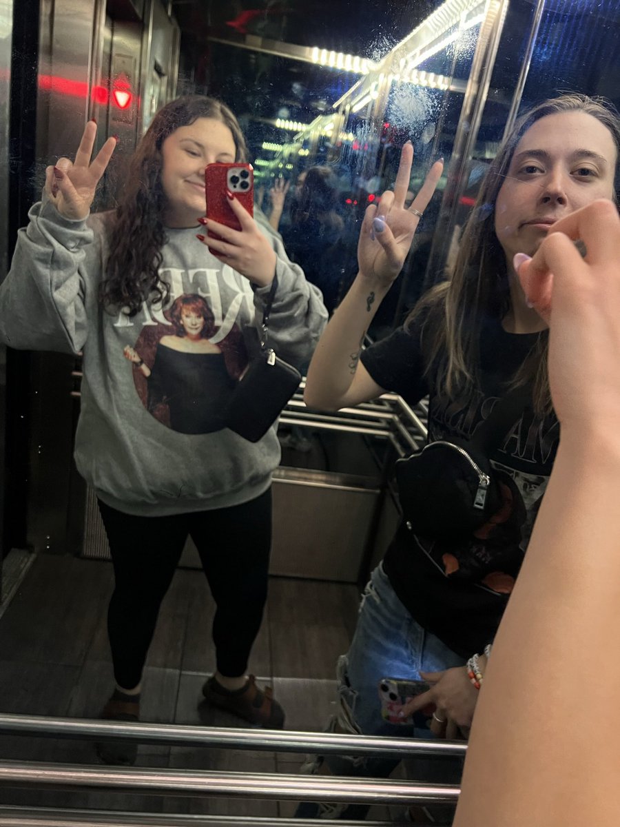 Brittney🌻 tweet media