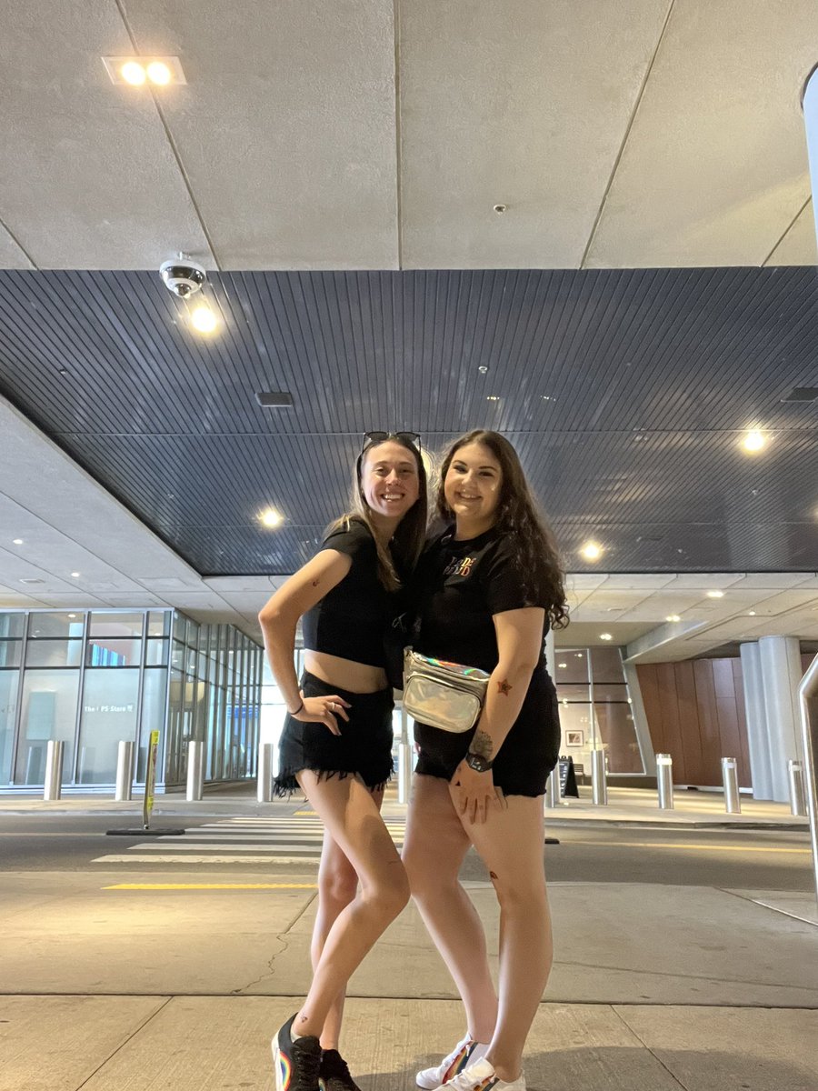 Brittney🌻 tweet media