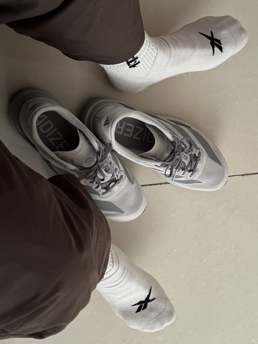 QY1sss's tweet photo. 跑鞋也很容易闷臭脚 https://t.co/xmeiVnhQAS