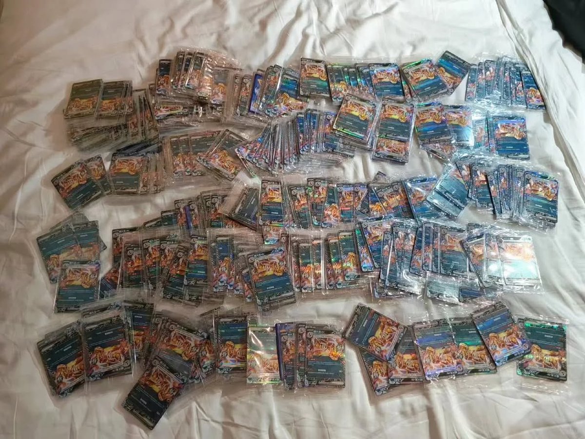 PokéCardsDaily tweet media