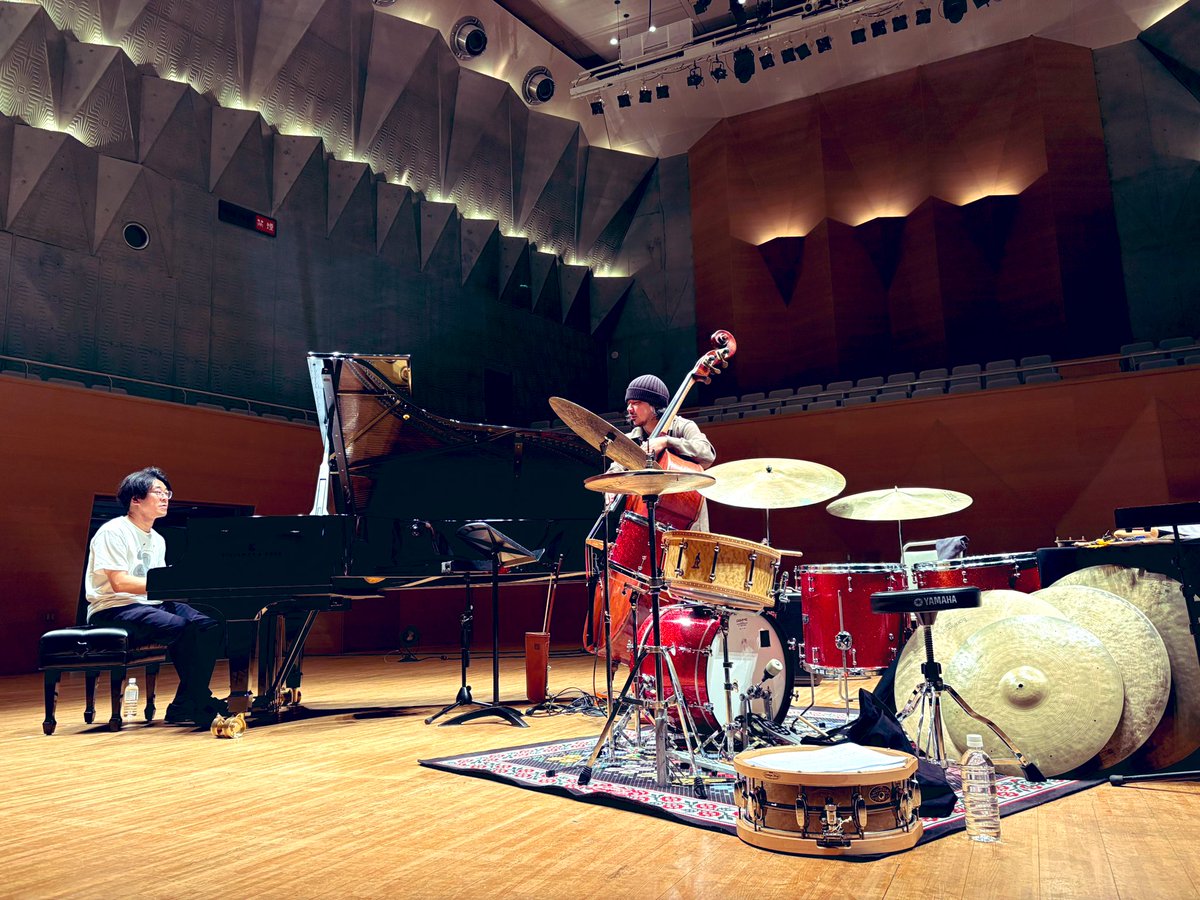 shunishiwaka's tweet photo. 《SHUN ISHIWAKA×HITACHI CIVIC CENTER》

若井優也TrioとBanksiaTrioの
ツーマン公演終演しました🏃‍♂️‍➡️🏃‍♂️‍➡️🏃‍♂️‍➡️
ものすごいコンサートだった気がしています。。
お越しの皆様ありがとうございました🙏
#yuyawakaitrio
#BanksiaTrio https://t.co/HQmQuWOIt4