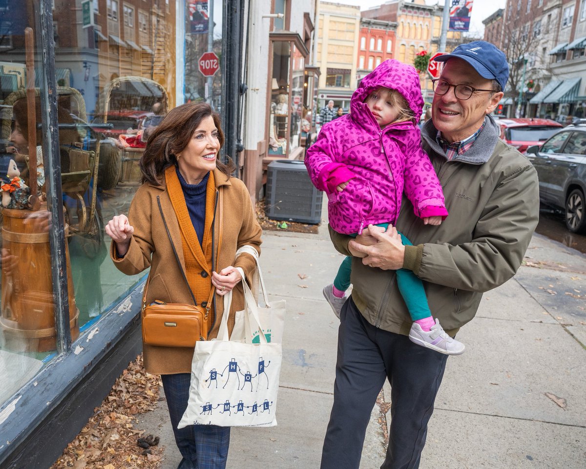 Governor Kathy Hochul tweet media
