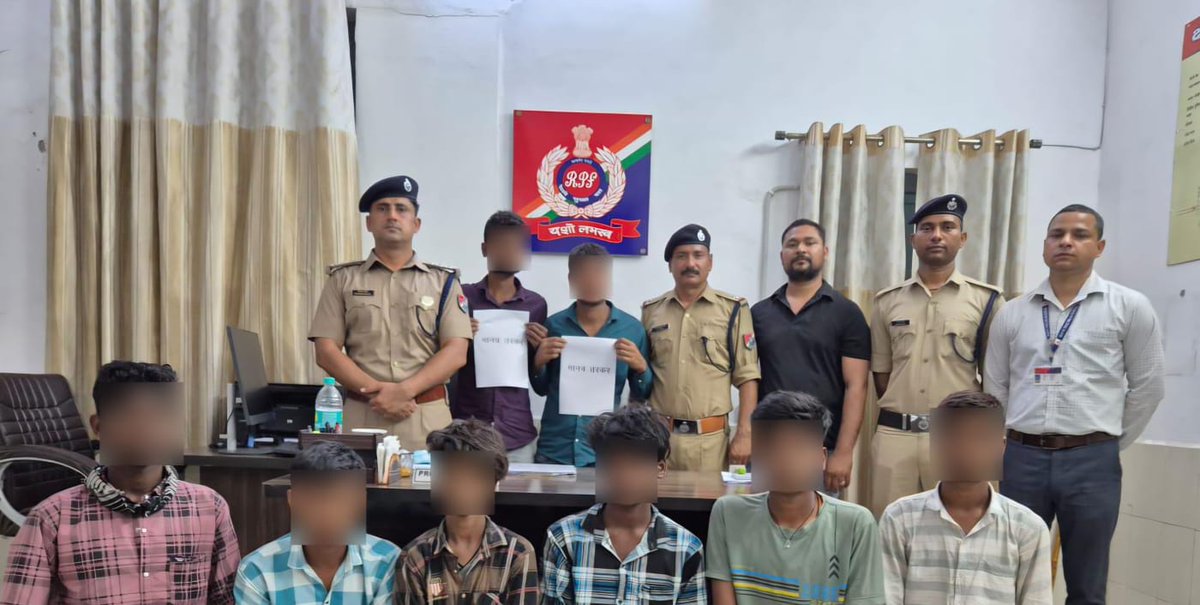 bstvlive's tweet image. आगरा 

➡मानव तस्करी का भंडाफोड़
➡6 नाबालिग बच्चे बरामद
➡2 मानव तस्कर गिरफ्तार
➡ट्रेन में चेकिंग के दौरान बरामद
➡संदिग्ध हालत में मिले 6 बच्चे
➡टूंडला-आगरा फोर्ट सेक्शन में जांच
➡RPF की सतर्कता से बचे 6 बच्चे

#Agra #HumanTrafficking #RPF @RPF_INDIA