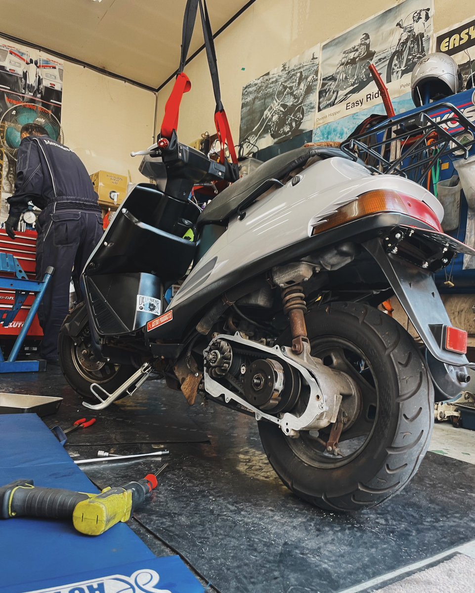 D___0801's tweet photo. 懐かしいV100を格安で購入！
頭打ち65kmしか出なくて焦ったけど、プーリーとウェイトローラーが逝ってたので交換したら元気に！クラッチもやばかったので次はクラッチとチャンバーだ！
#v100 #addressv100 https://t.co/0HqrCp3kIP