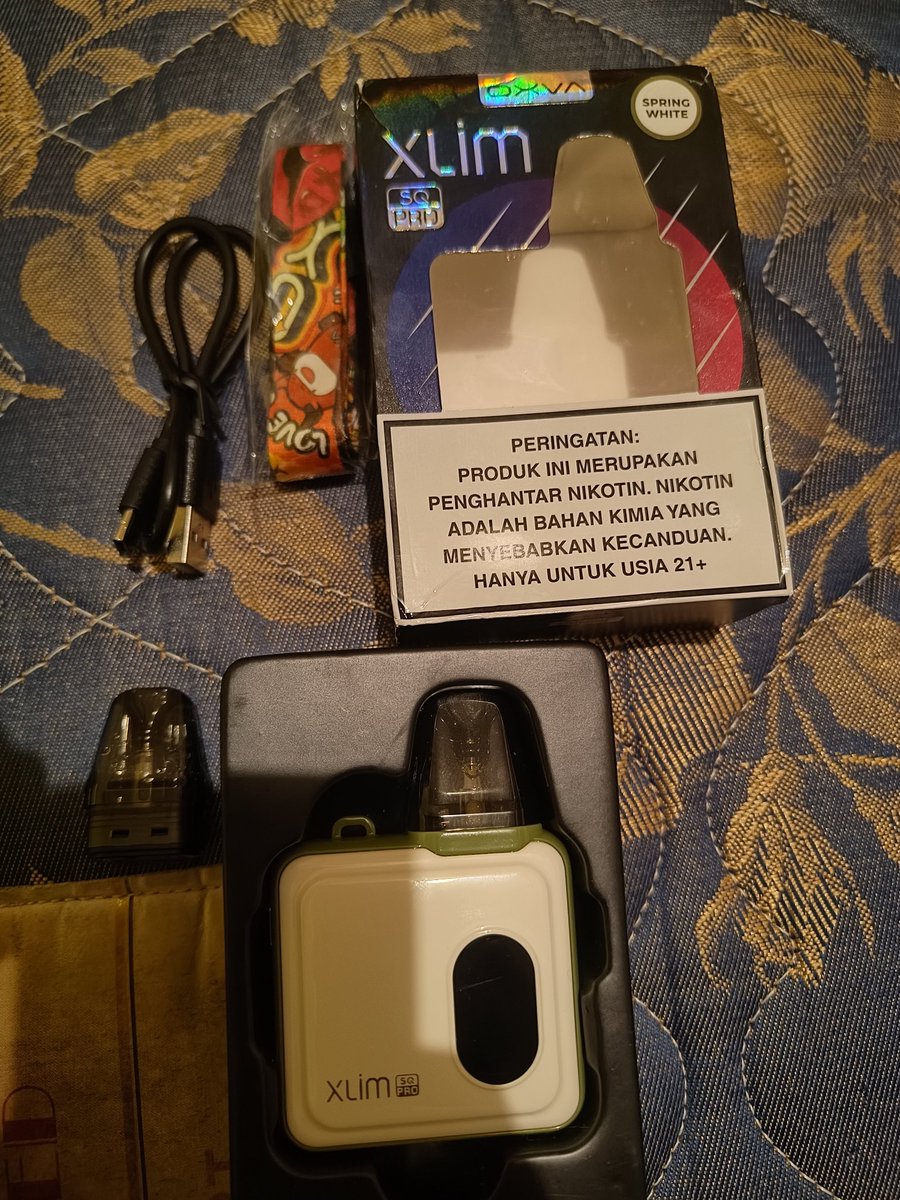 rewjkt23's tweet photo. WTS OXVA XLIM SQ PRO 

baru di pakai 5 harian , jujur ga cocok . Karena udh lama ga pake Oxva. 

CT masih baru biarpun sudah di coba di puff . 

Kelengkapan: lengkap dengan box , dan isinya . Kondisi no lecet / cacat . 

Harga Rp. 200.000 

Lokasi : Tebet https://t.co/ErUARqjWdi