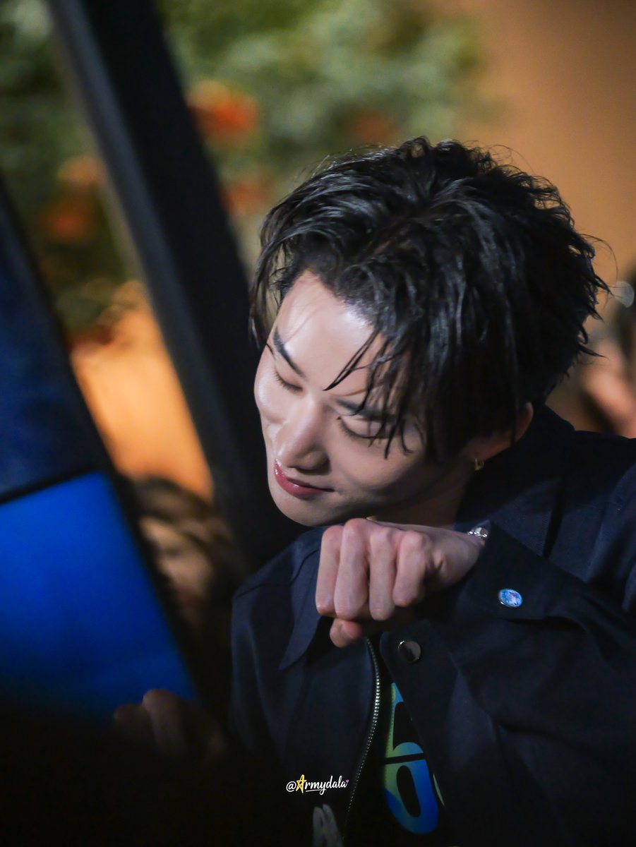 อาร์มี่ดาล่า : ชิมจนแม่ค้าเท้าเอว tweet media