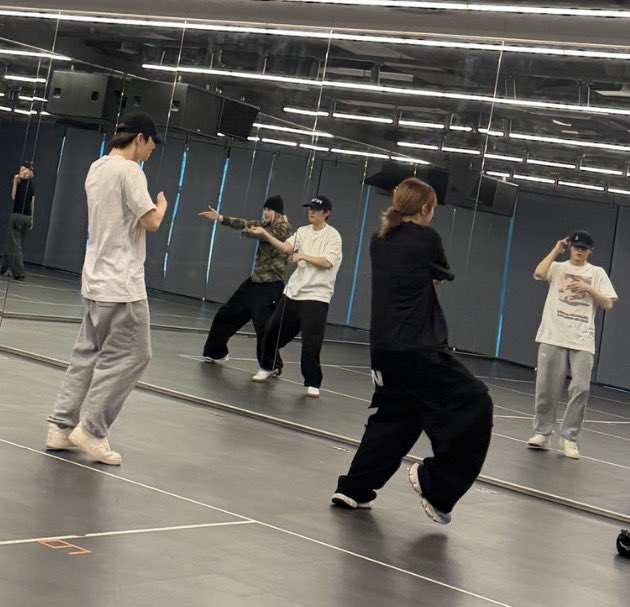 SUHO pixel tweet media