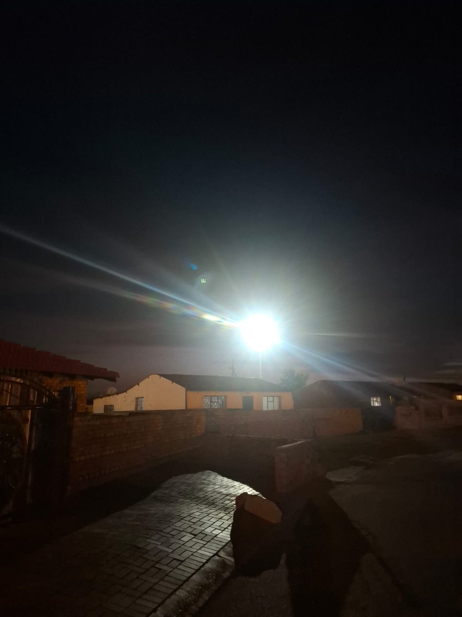 Mphathiwam's tweet photo. @nasiphim, Awuu dokoteelaaa. Light is back. 💫😜 https://t.co/k9dHWMB3Di
