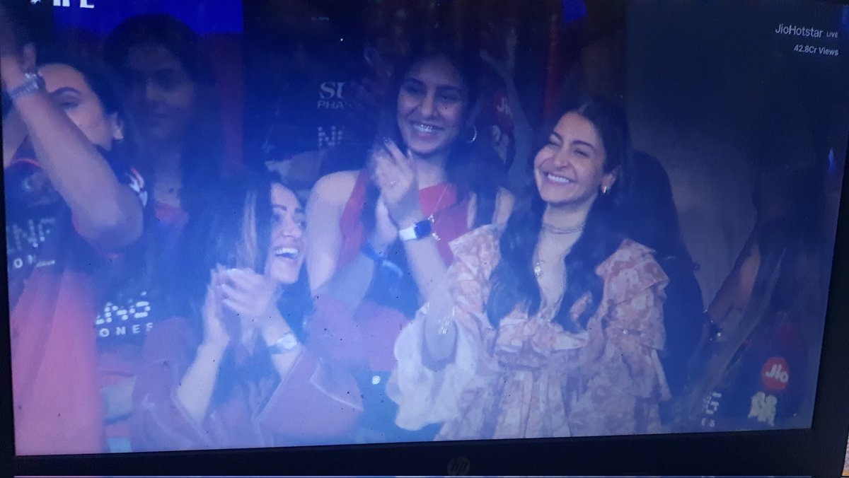 𝑪𝒉𝒓𝒊𝒔♡̷̷ˎˊ˗ tweet media