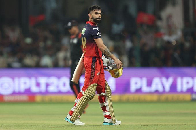 🚨 STAT ALERT 🚨  Virat Kohli becomes the 1st batter in IPL history to cross 4000 runs in chases 🤯🫡