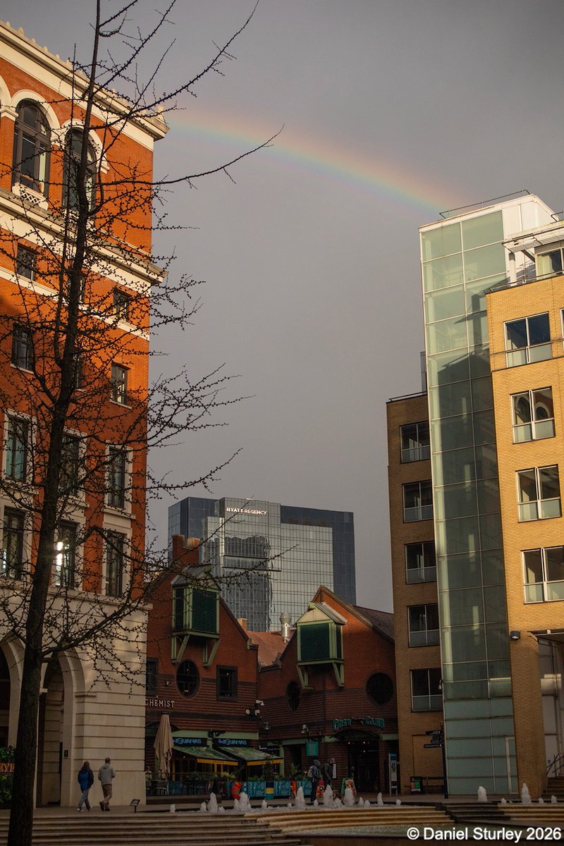 Daniel_Sturley's tweet image. #Birmingham UK, a nice #rainbow above the @HyattBham seen from Central Square @Brindleyplace just now 😎 
#BirminghamWeAre #FullColourNoFear