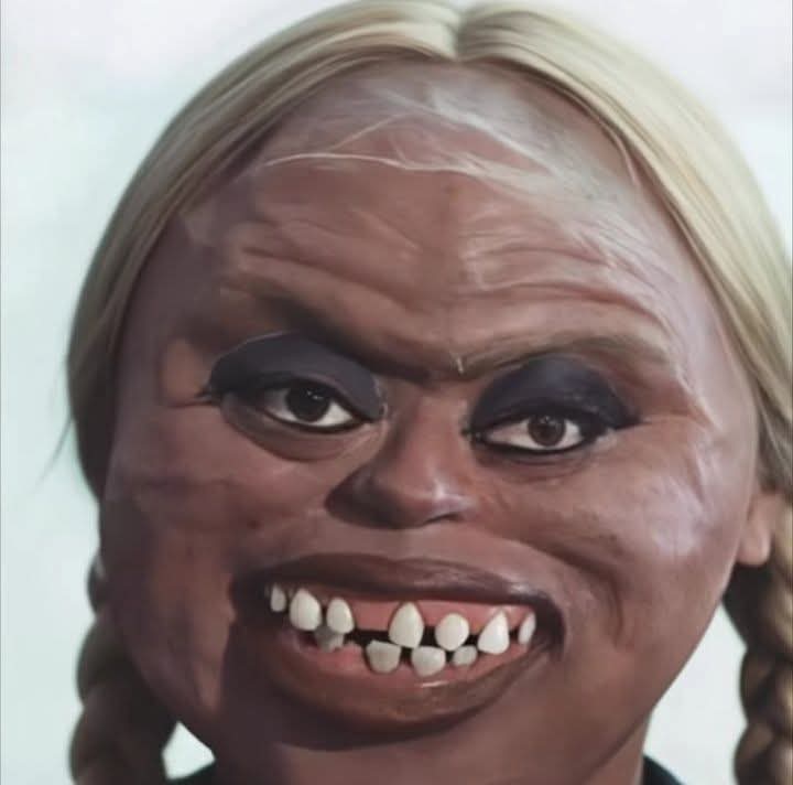 Olvida ya la tarde que te❤️ Tirados en la arena.. tweet media